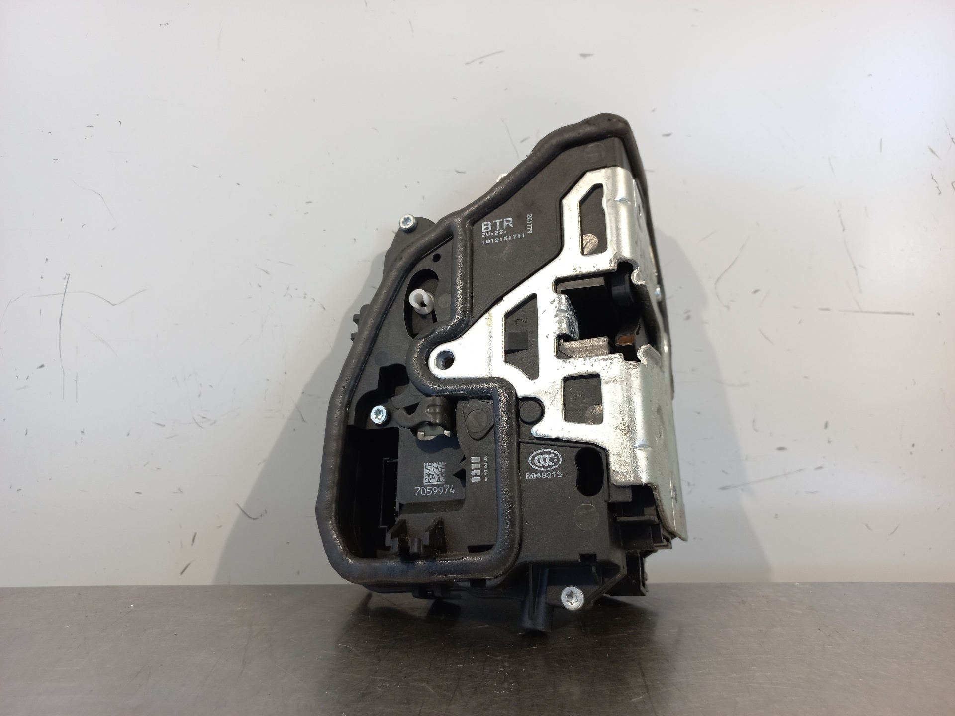 BMW 3 Series E90/E91/E92/E93 (2004-2013) Front Right Door Lock 7059974 26414409