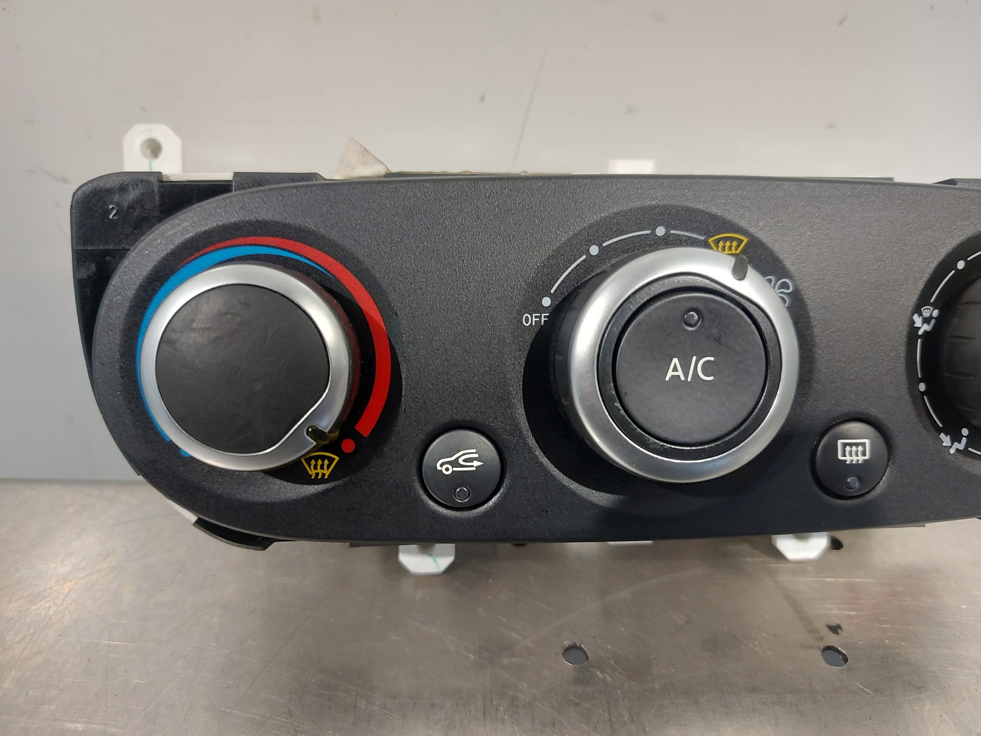 RENAULT Clio 4 generation (2012-2020) Climate  Control Unit 272705324R 24885603