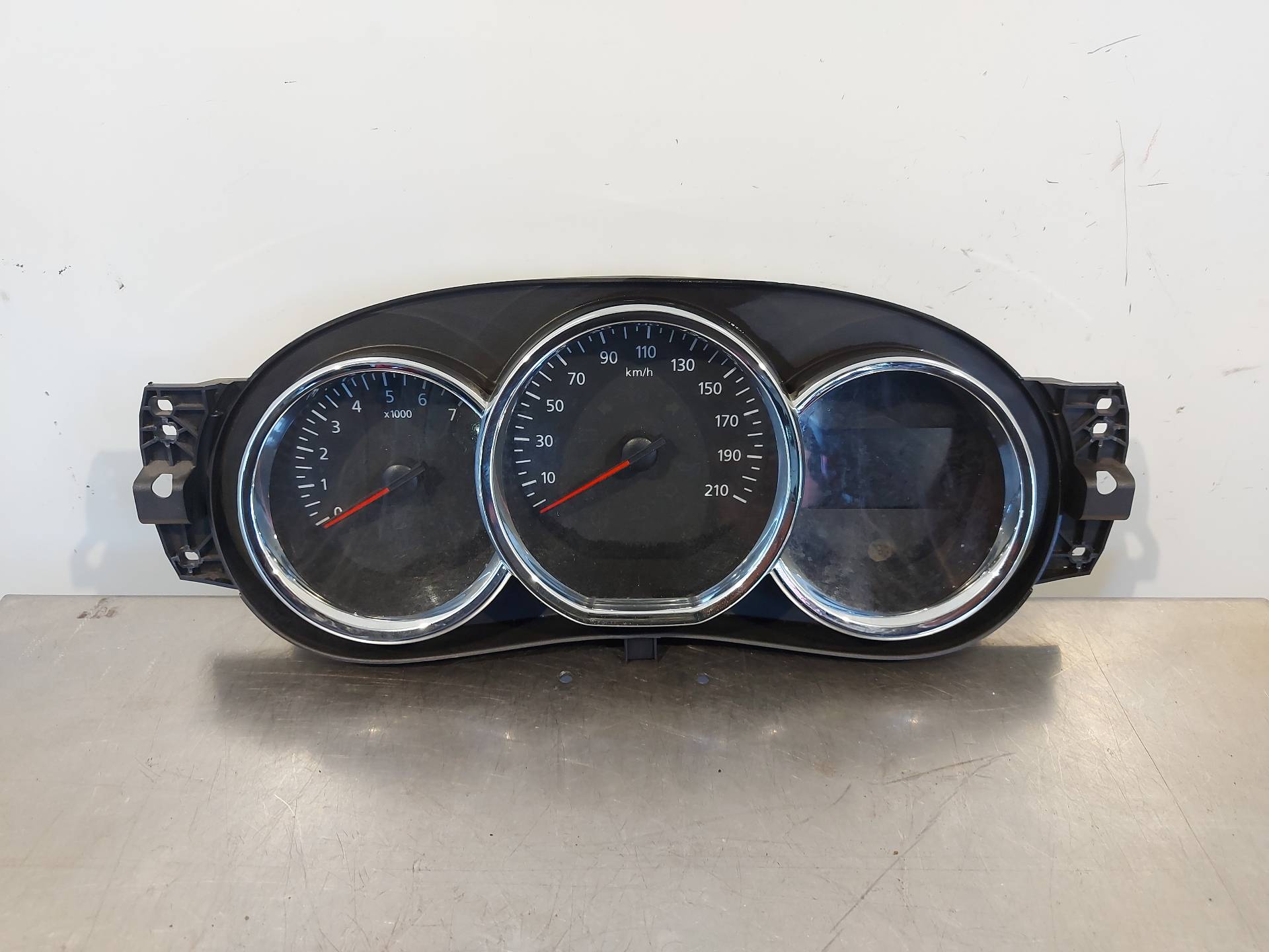 DACIA Duster 1 generation (2010-2017) Speedometer 248102645R 26410617