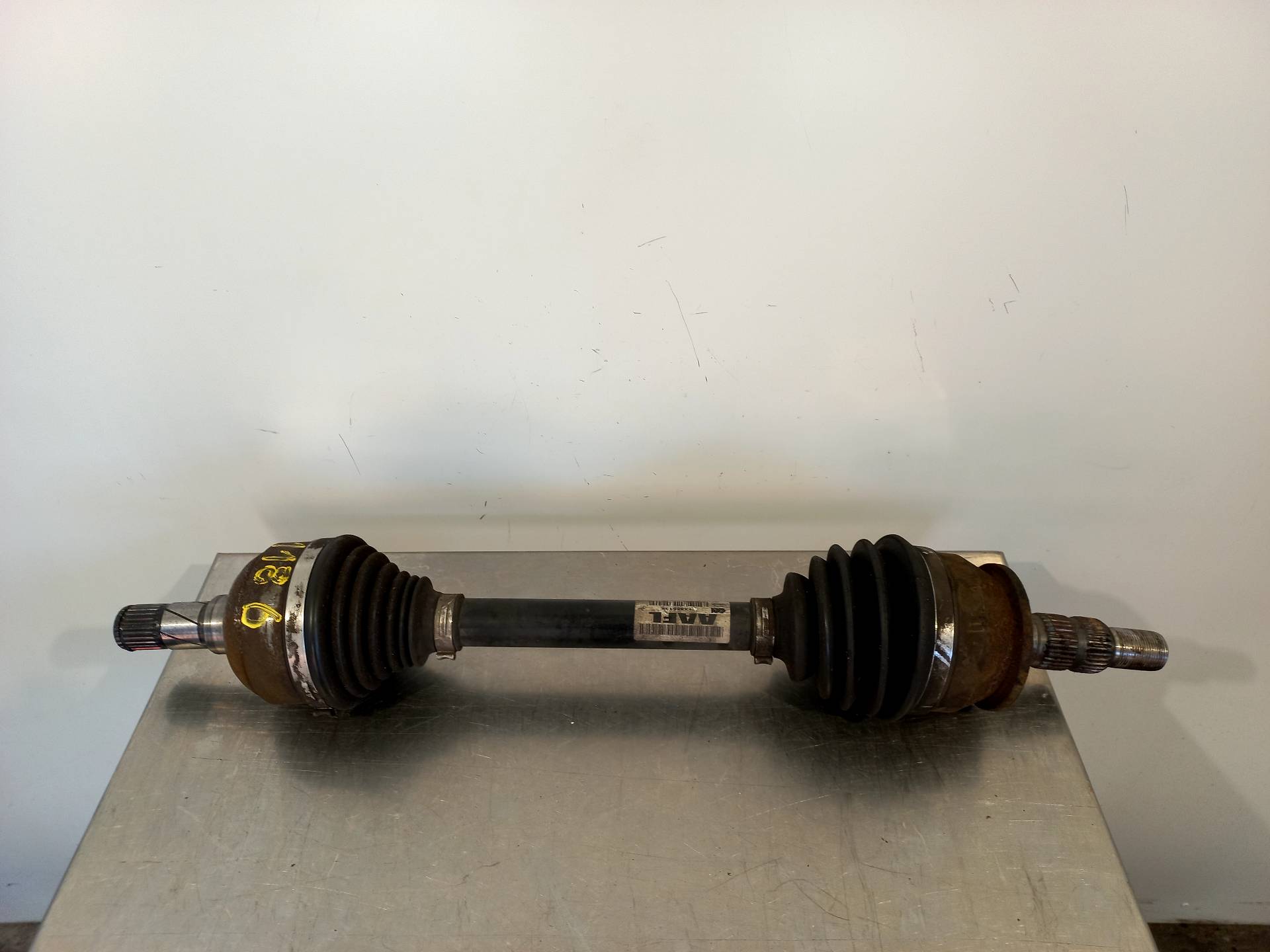 OPEL Astra J (2009-2020) Front Left Driveshaft 13335135 26409115