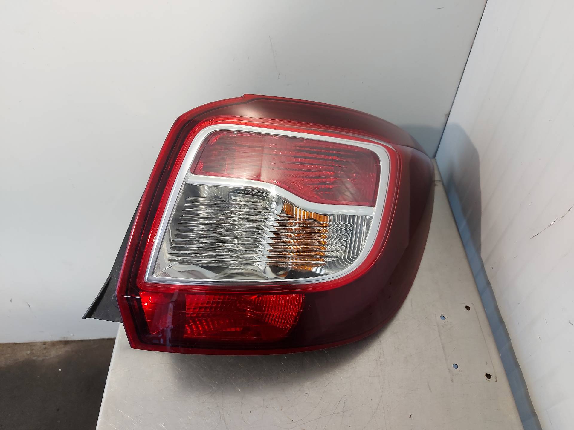 DACIA Duster 1 generation (2010-2017) Rear Right Taillight Lamp 265500465R 26410606