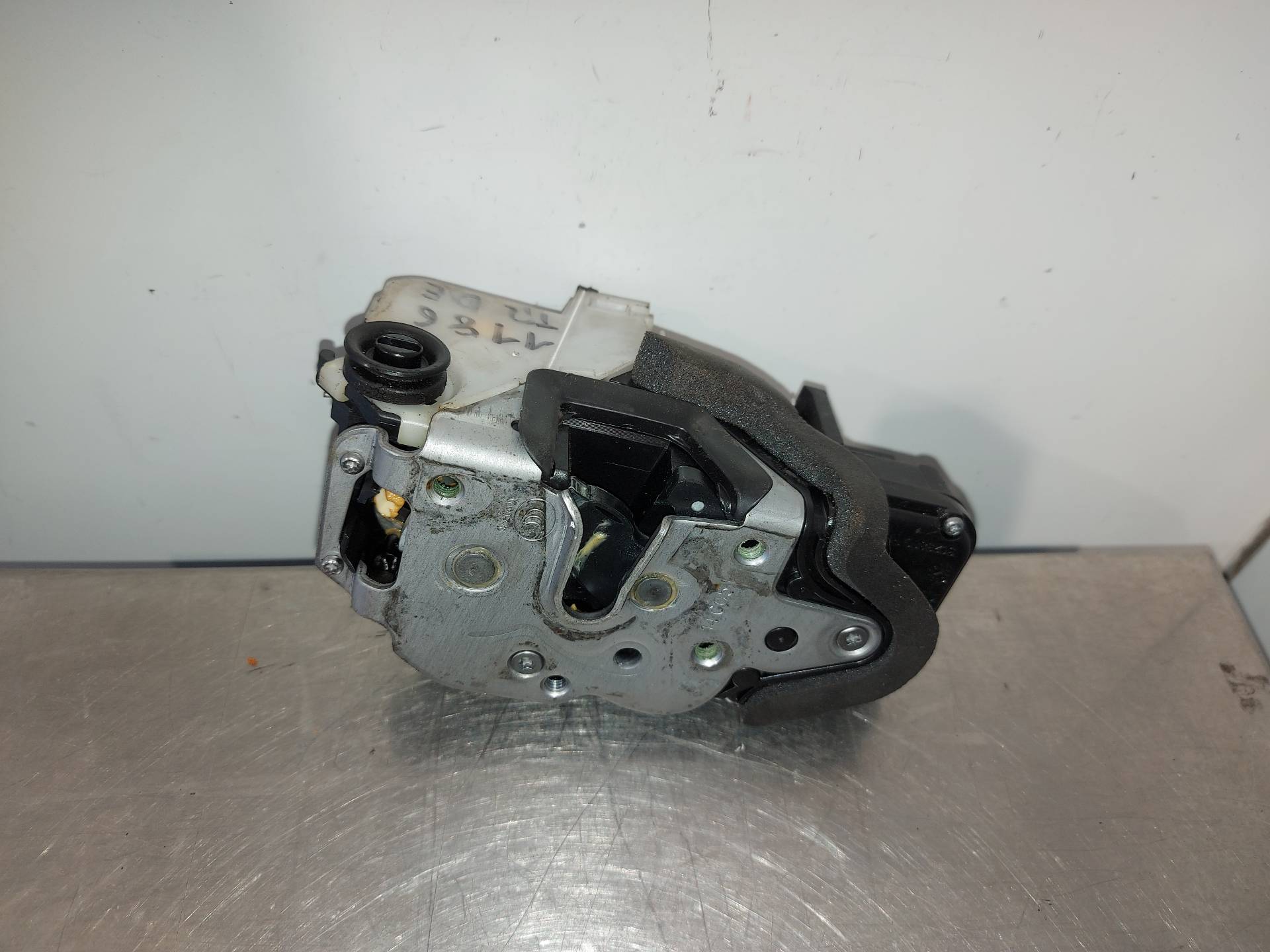 OPEL Astra J (2009-2020) Rear Right Door Lock 26410560