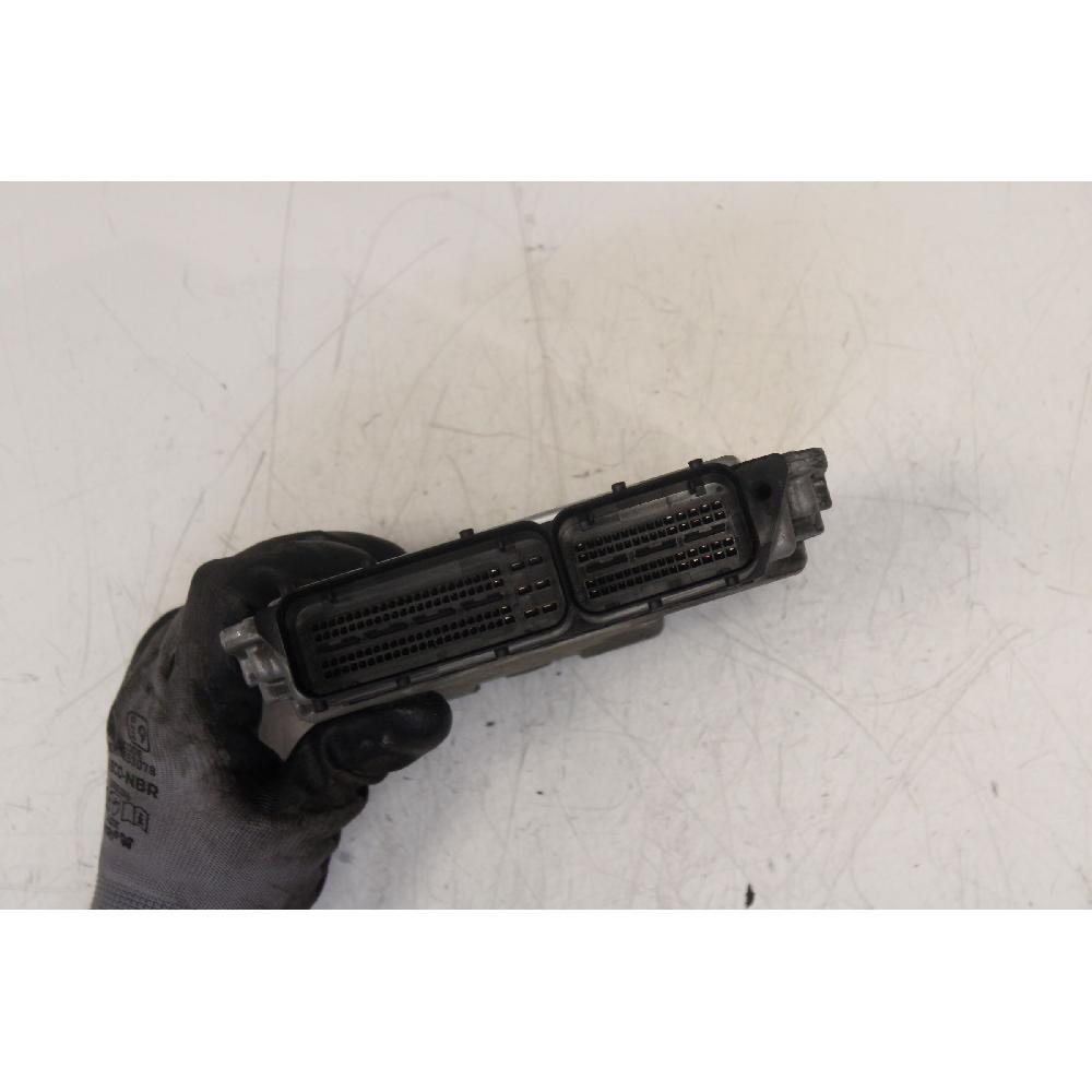 Injection pump control unit BKD 0281013228 de Volkswagen Golf v (1k1) 2003-2008 - pieza usada