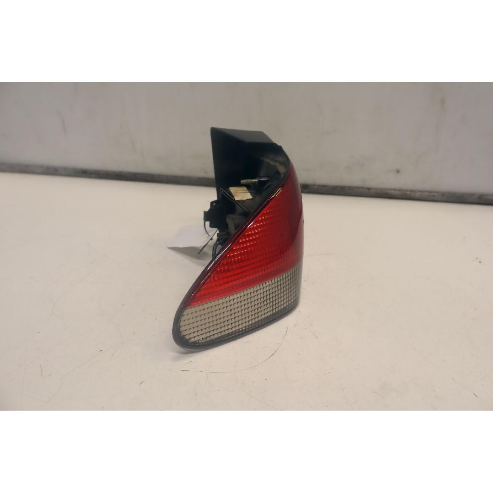 Piloto trasero izquierdo B204L 4468955 de Saab 900 ii 1994-1998 - pieza usada