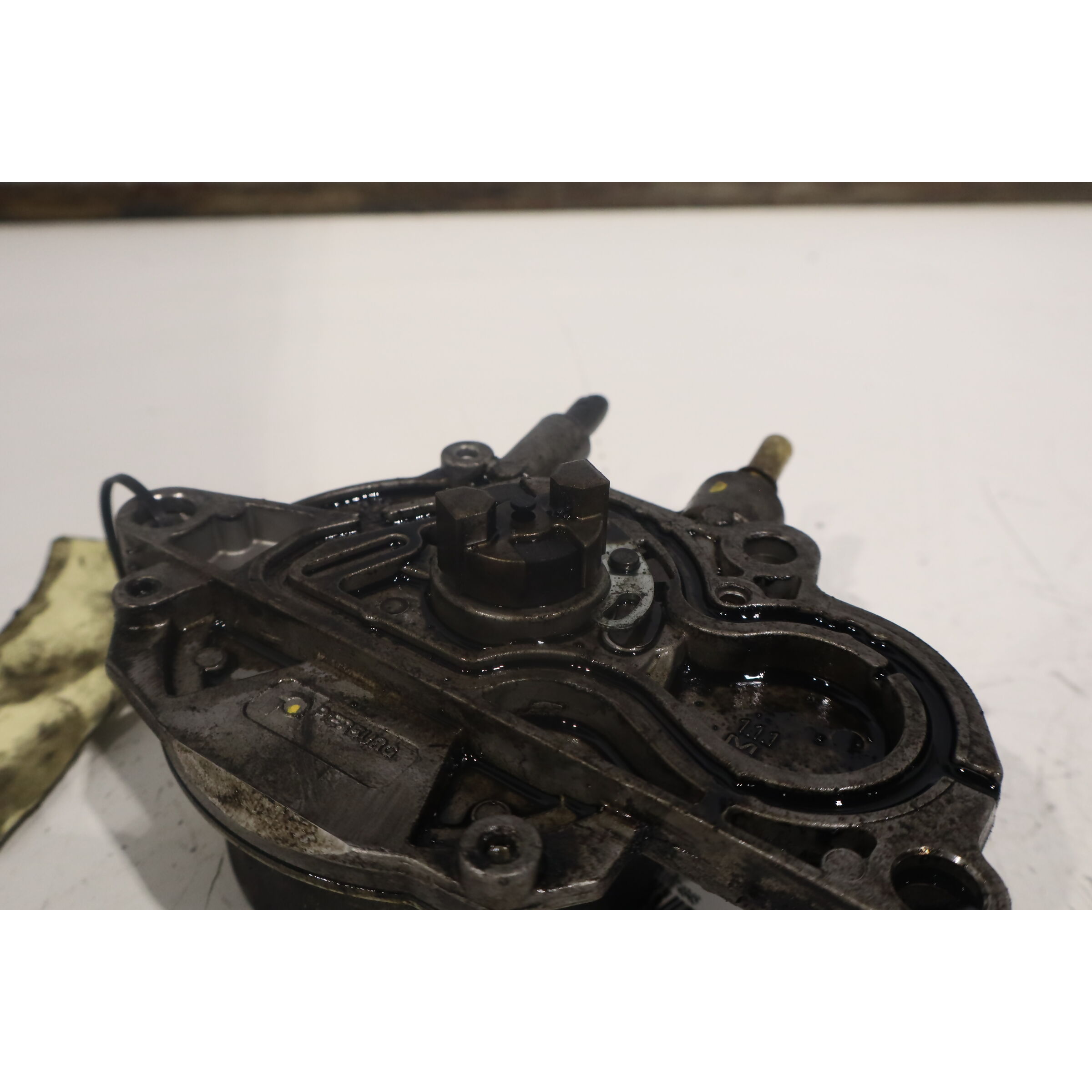 Depresor freno / bomba vacio A17DTR 7009690201,7009690100,55598084 de Opel Astra j sports tourer (p10) 2010-2015 - pieza usada