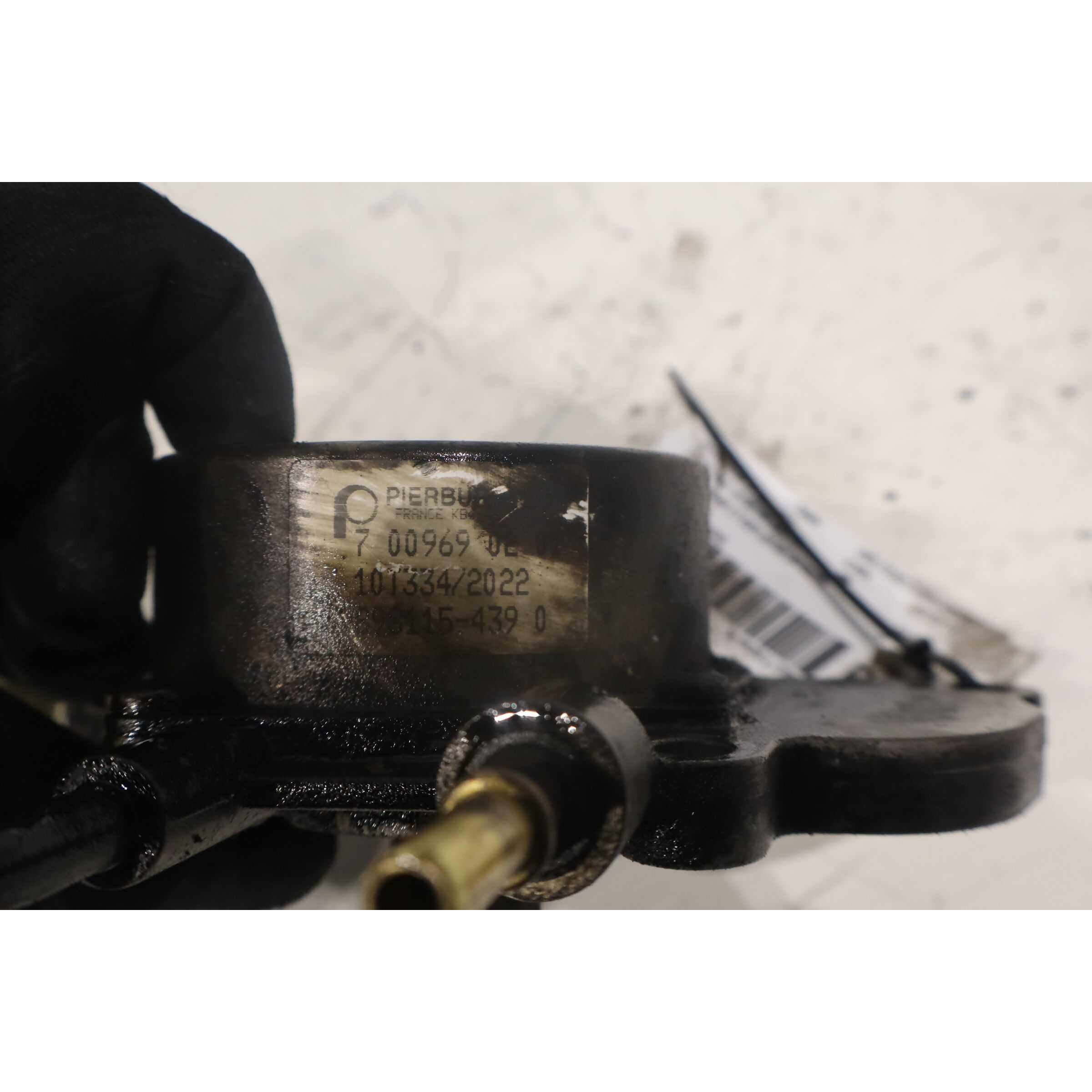 Depresor freno / bomba vacio A17DTR 7009690201,7009690100,55598084 de Opel Astra j sports tourer (p10) 2010-2015 - pieza usada