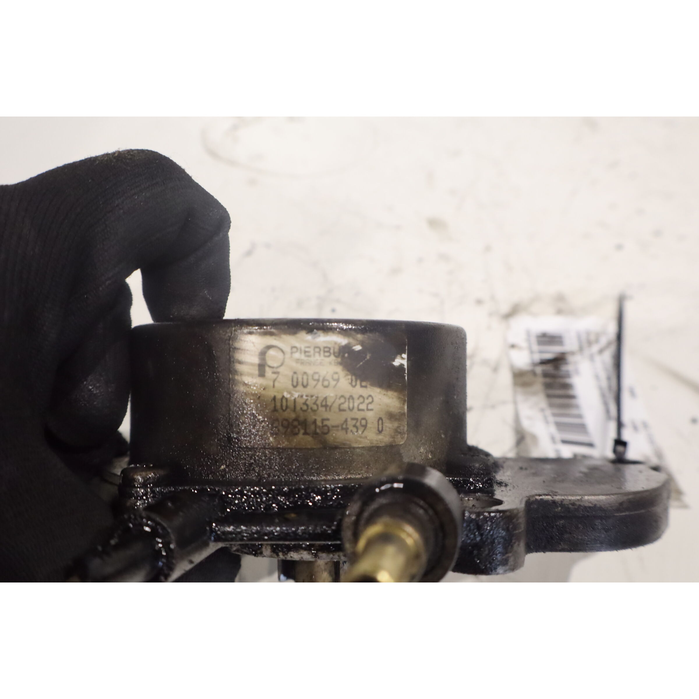 Depresor freno / bomba vacio A17DTR 7009690201,7009690100,55598084 de Opel Astra j sports tourer (p10) 2010-2015 - pieza usada
