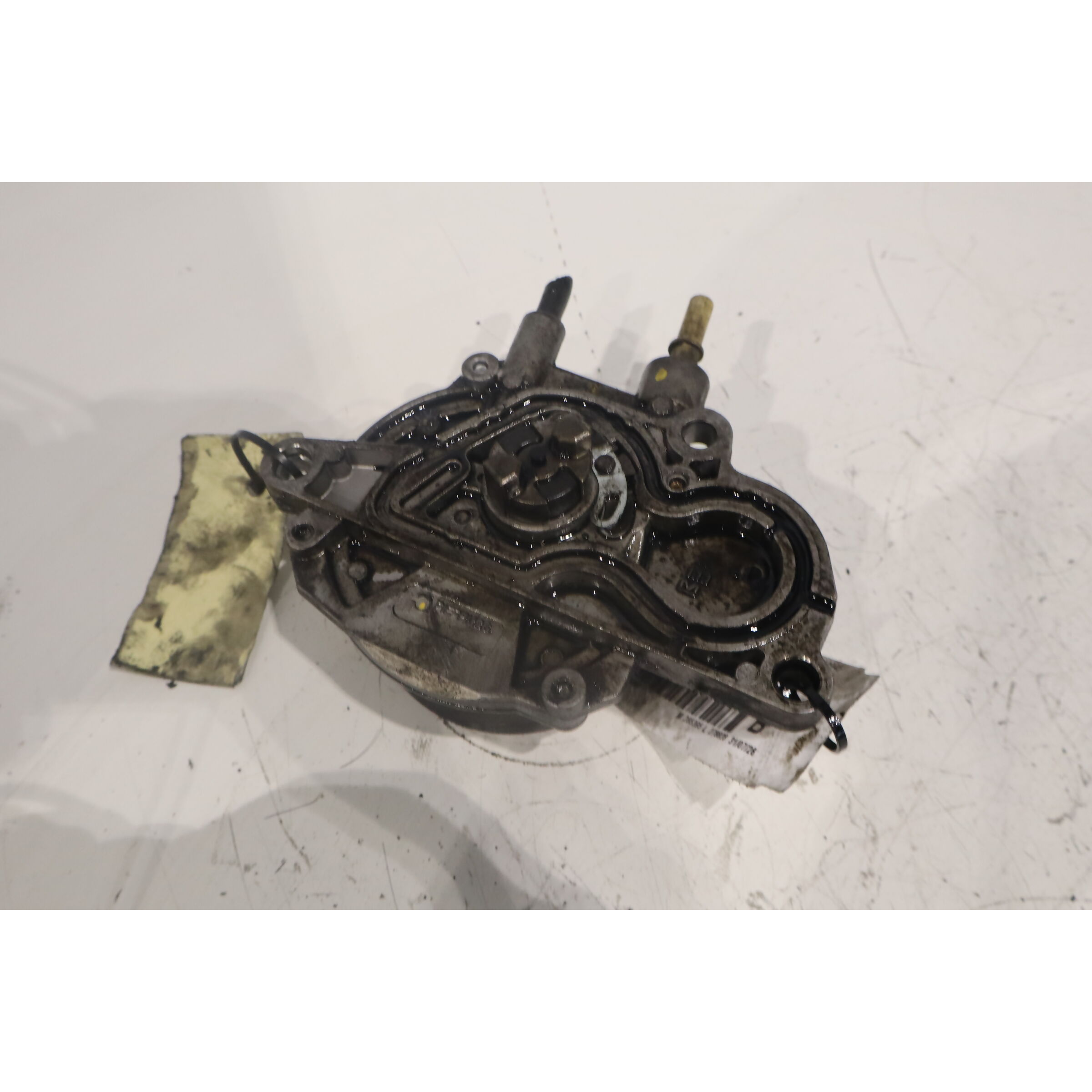 Depresor freno / bomba vacio A17DTR 7009690201,7009690100,55598084 de Opel Astra j sports tourer (p10) 2010-2015 - pieza usada