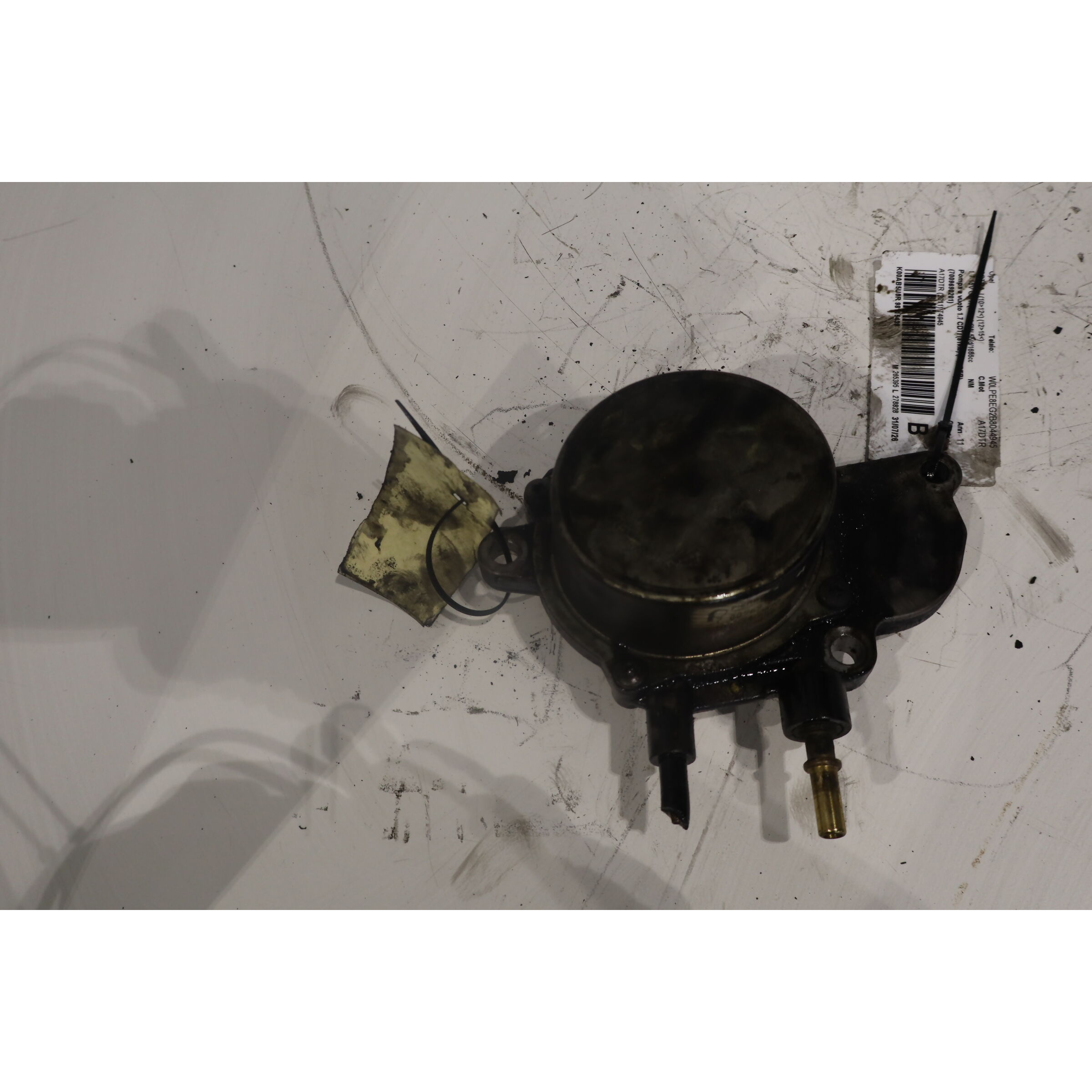 Depresor freno / bomba vacio A17DTR 7009690201,7009690100,55598084 de Opel Astra j sports tourer (p10) 2010-2015 - pieza usada