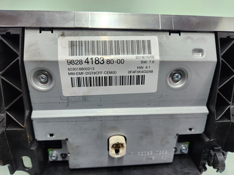 Schermo multifunzione YH01 9828418380 de Peugeot 3008 suv (mc_, mr_, mj_, m4_) 2016-0 131 CV - pieza usada