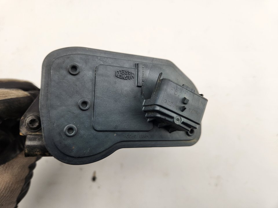 Drosselklappe HM01 9673622300 de Peugeot 108 2018-0 81 CV con 102130 km - pieza usada