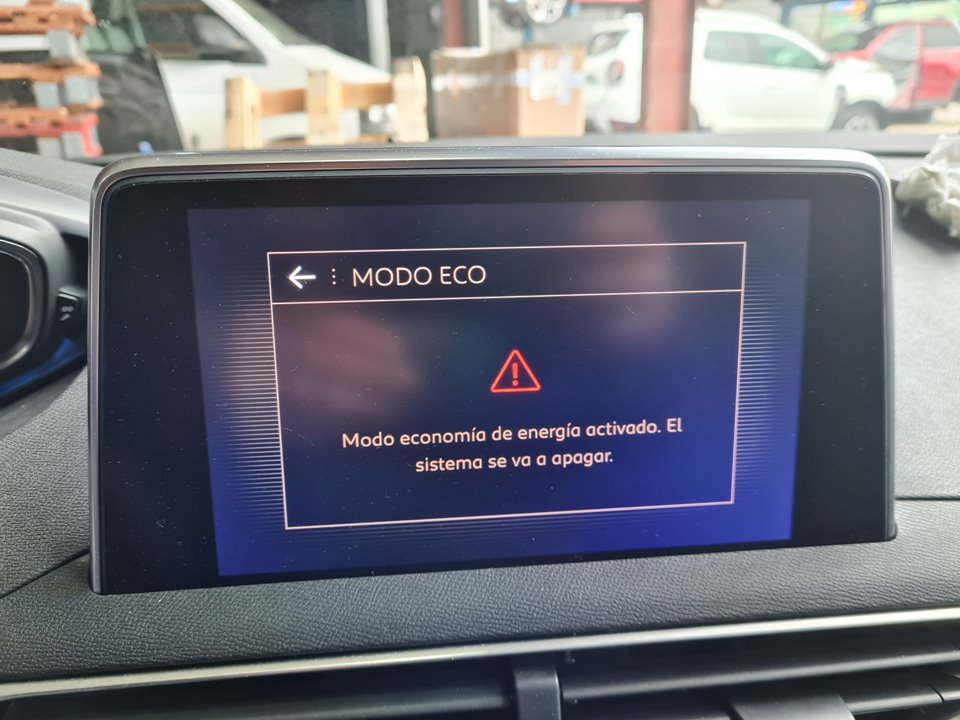 Schermo multifunzione HN05 9828418380 de Peugeot 5008 2017-2020 130 CV con 66896 km - pieza usada