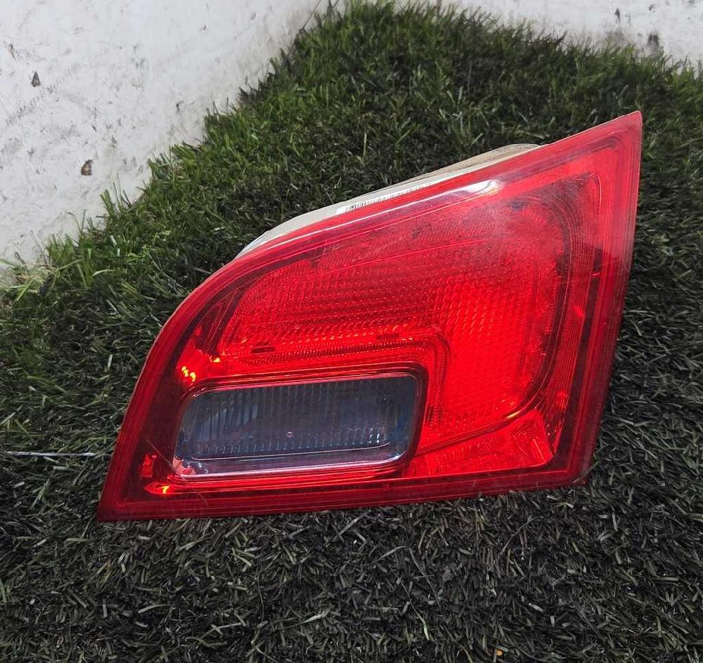 Piloto trasero derecho interior A17DTJ 13282247 de Opel Astra j sports tourer (p10) 2010-2015 110 CV