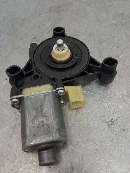 Motor elevalunas delantero derecho CXX 0130822716 de Seat Leon (5f1) 2012-2016 105 CV
