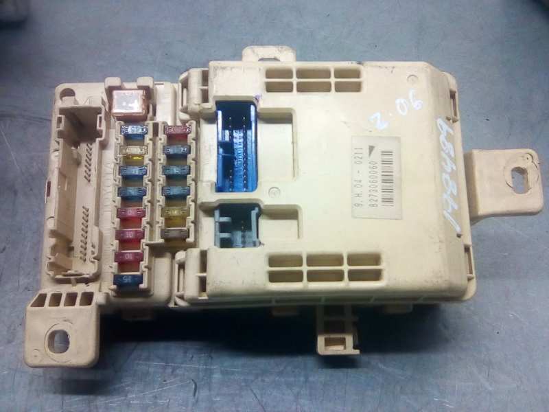 Caja de relés / fusibles 8273060060 de Toyota Land cruiser prado 1996-1999
