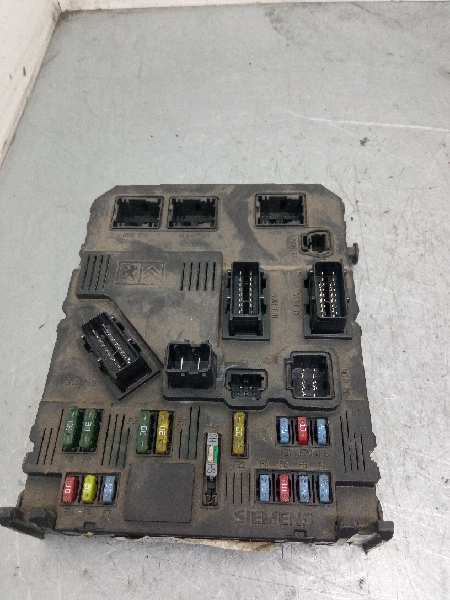 Caja de relés / fusibles 9655221180 de Peugeot 407 2004-2010 - pieza usada