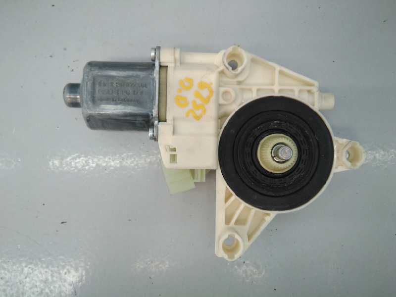 MERCEDES-BENZ C-Class W204/S204/C204 (2004-2015) Front Right Door Window Control Motor A2048200642, E1-A2-28-2 18479435