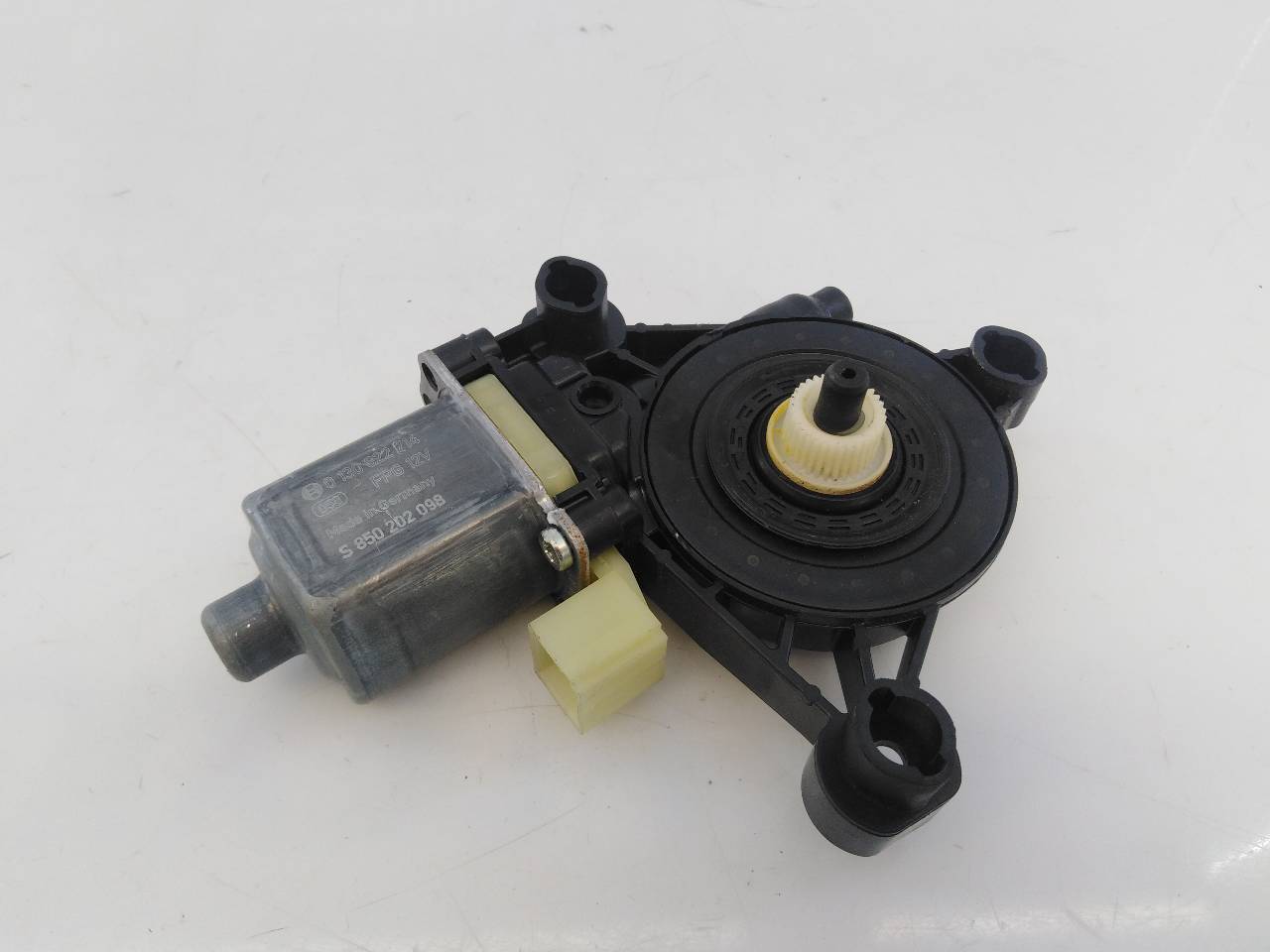 VOLKSWAGEN Touran 3 generation (2015-2023) Motor de control geam ușă  dreapta spate 0130822714,S850202098,E1-B6-12-2 24028975