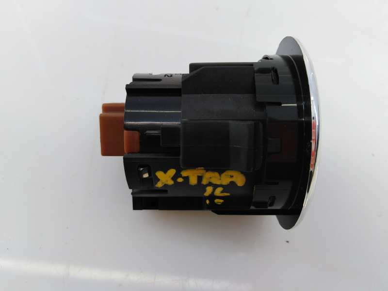 NISSAN X-Trail T32 (2013-2022) Other part 2859031A0A, E3-B4-28-3 18646539