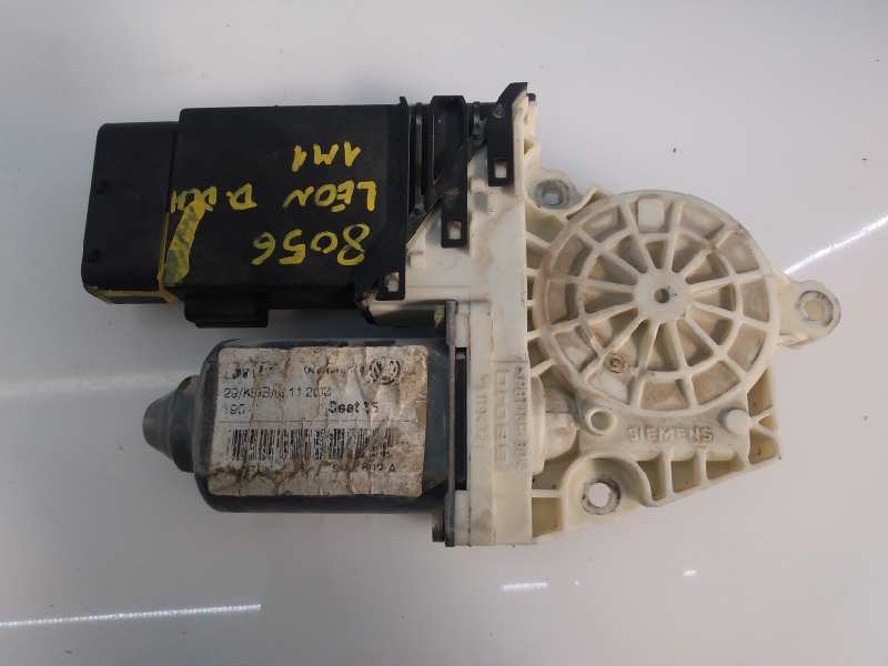 SEAT Leon 1 generation (1999-2005) Front Right Door Window Control Motor 105415301, E1-B6-51-2 18649547