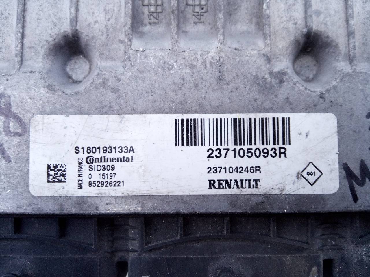 RENAULT Master 3 generation (2010-2023) Moottorin ohjausyksikkö ECU 237105093R+237104246R 26273411