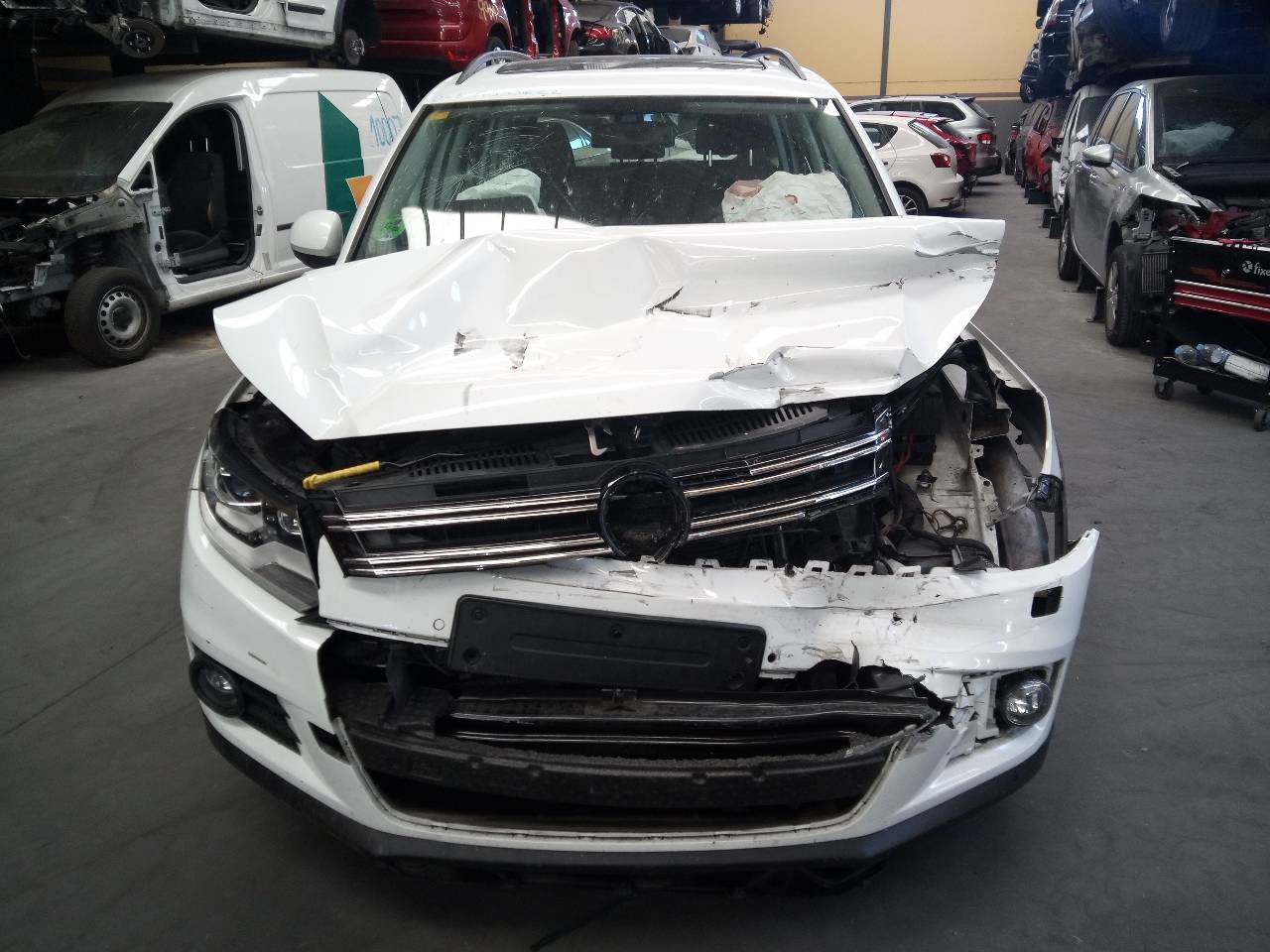 VOLKSWAGEN Tiguan 1 generation (2007-2017) Aizmugurējo labo durvju logu pacēlājs 5N0839730R, 5N0839462A, P2-B4-19 20955587