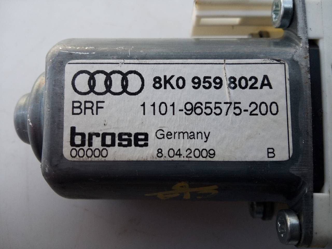 AUDI A4 B8/8K (2011-2016) Маторчик стеклоподъемника передней правой двери 8K0959802A,E1-A5-39-2 23724631