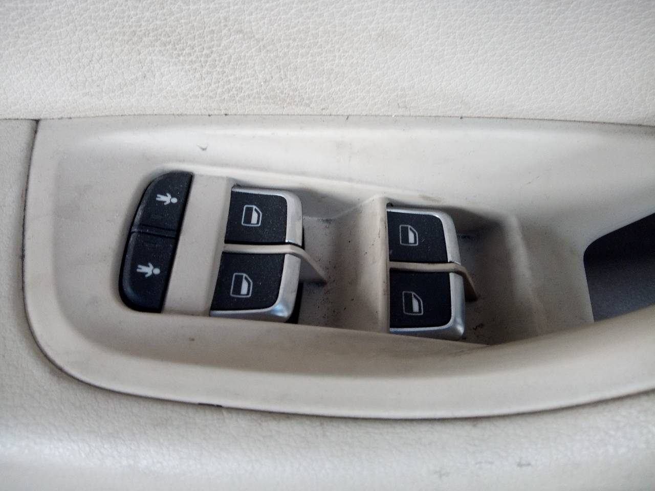 AUDI A7 C7/4G (2010-2020) Priekinių kairių durų langų pakėlimo mygtukai 23298226