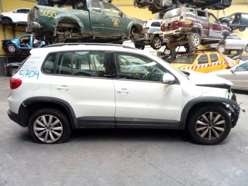 VOLKSWAGEN Tiguan 1 generation (2007-2017) Galinių dešinių durų spyna 5N0839016J, E1-B6-4-1 18430595