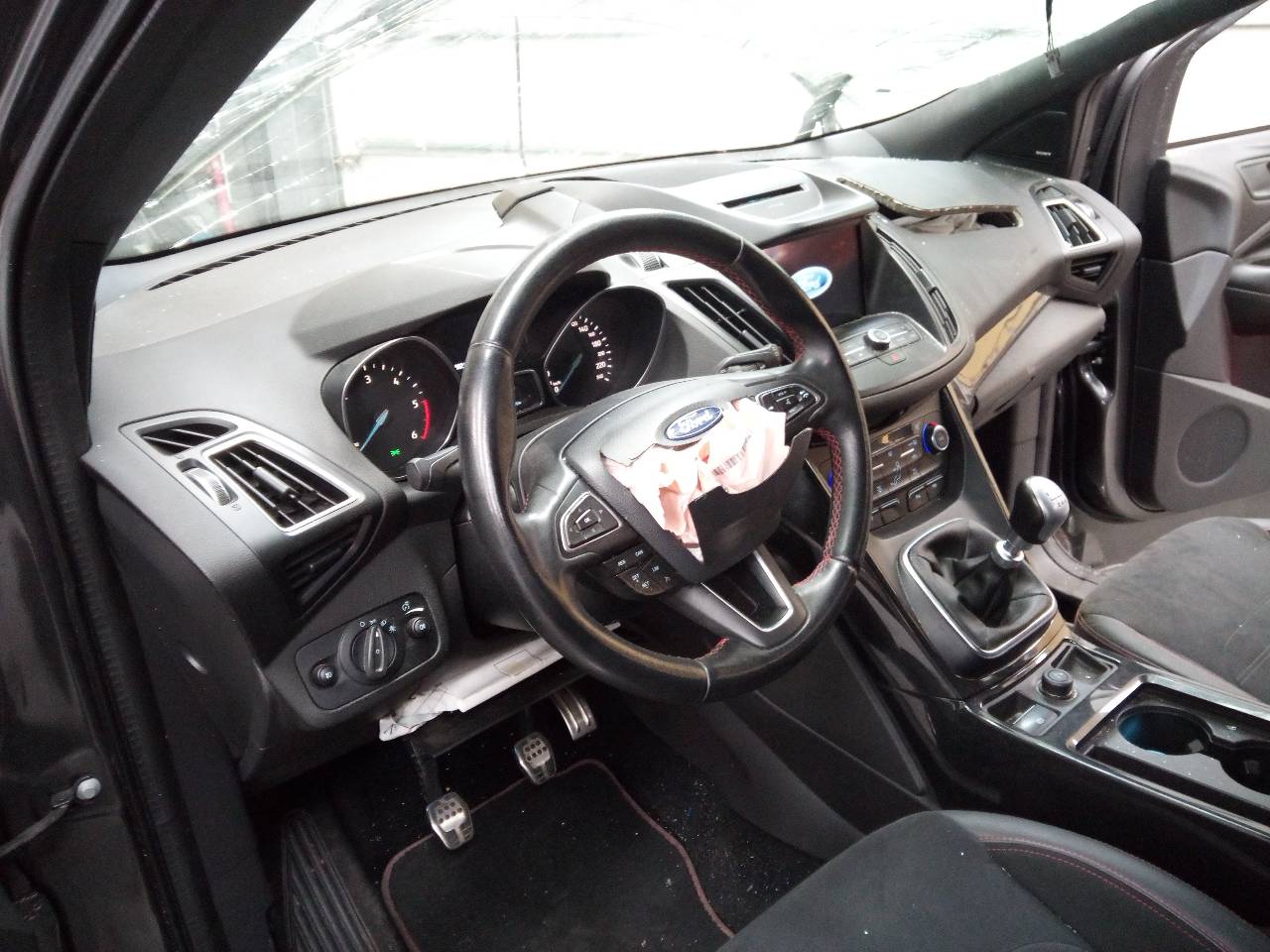 FORD Kuga 2 generation (2013-2020) Aizmugurējais labais bremžu suports GV612D250A 25434746