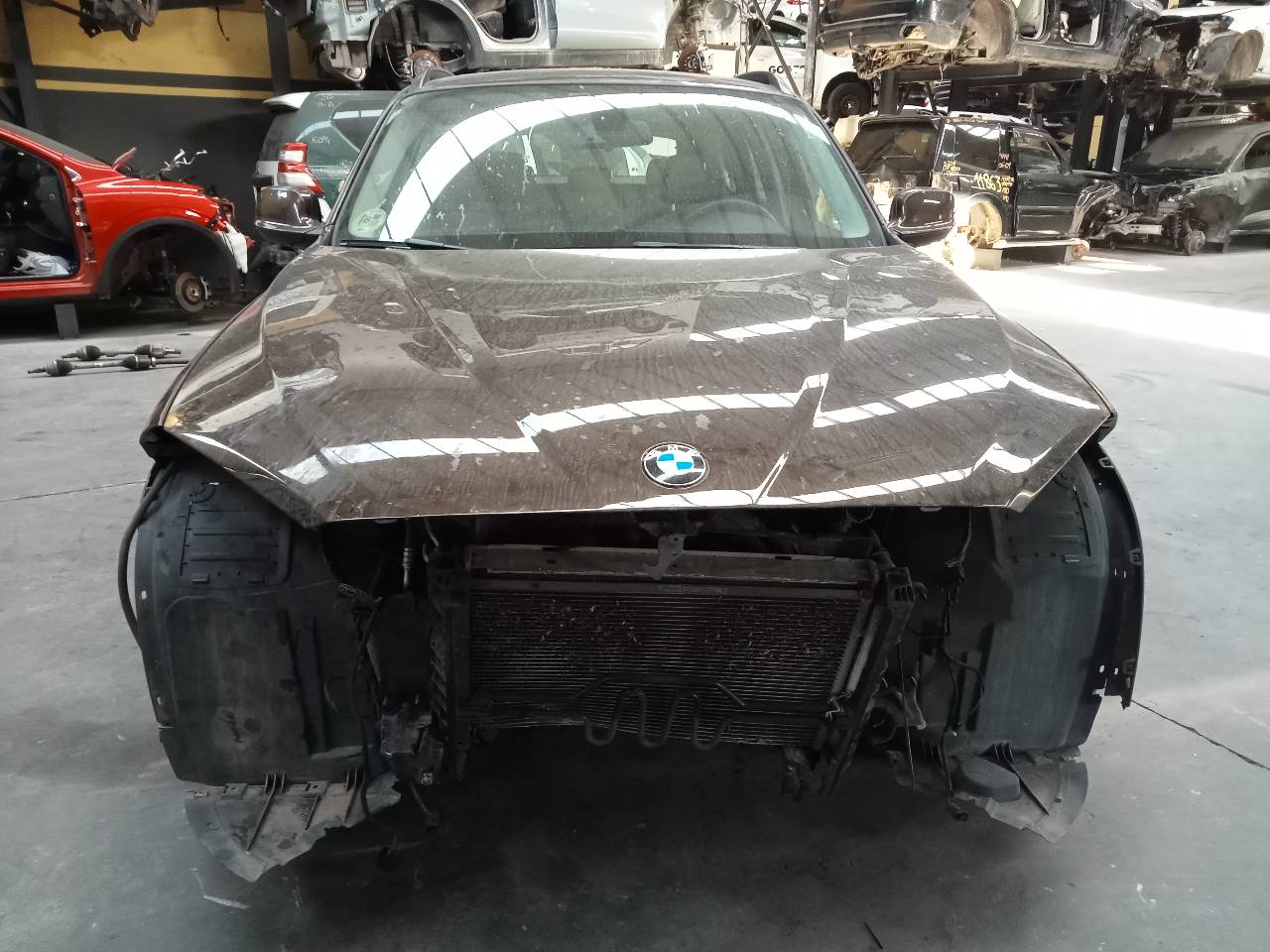 BMW X1 E84 (2009-2015) Kitos variklio skyriaus detalės 23302936