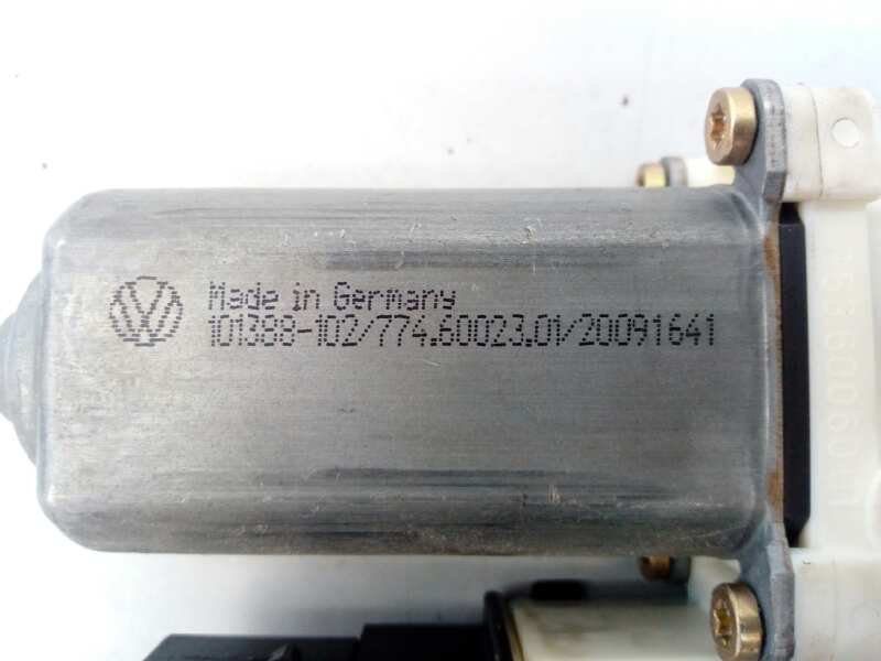 VOLKSWAGEN Bora 1 generation (1998-2005) Aizmugurējo labo durvju loga vadības motorīts 1C0959812A, E1-B6-44-1 18476230