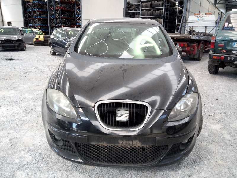 SEAT Toledo 3 generation (2004-2010) Моторчик заднего стеклоочистителя 5P0955711C, E1-B6-16-1 18675873