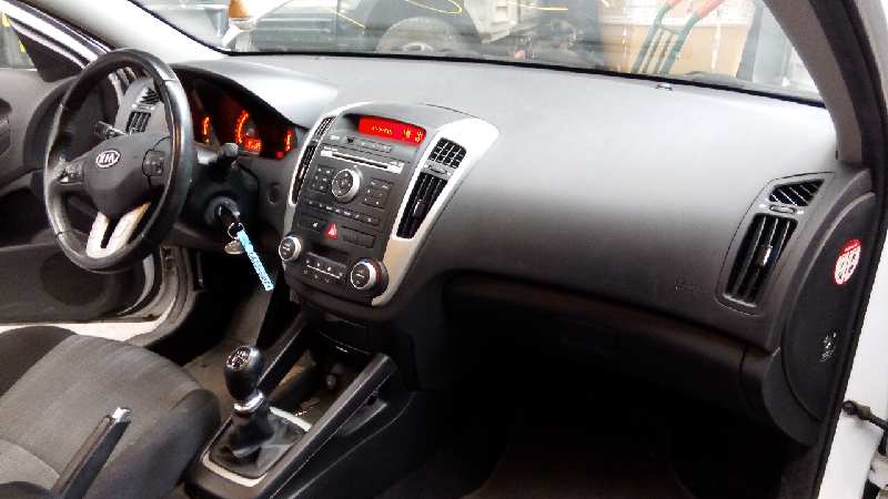 KIA Cee'd 1 generation (2007-2012) Andra interiördelar 957101H700, 937001H000 18375113