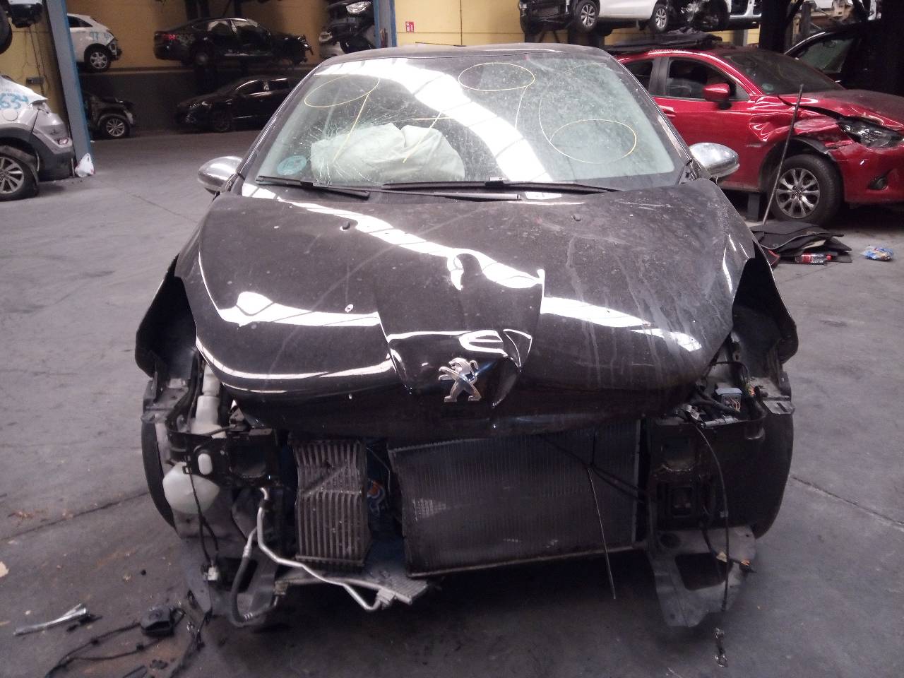 PEUGEOT 208 Peugeot 208 (2012-2015) Priekinių dešinių durų stiklo pakelėjas 9816401680,E1-A4-12-1 26266939