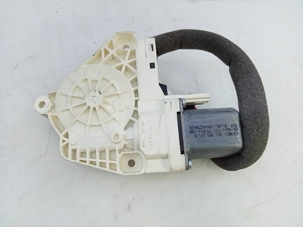 SKODA Superb 2 generation (2008-2015) Motor de control geam ușa  stânga spate 8K0959811A,E1-A5-51-1 26270517