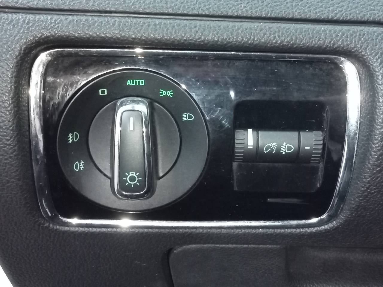 SKODA Yeti 1 generation (2009-2018) Headlight Switch Control Unit 21827701