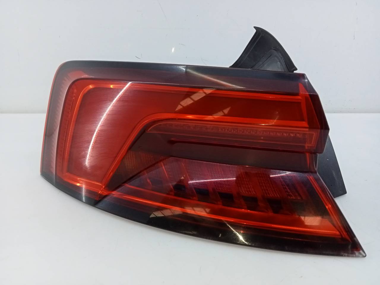 AUDI A5 F5 (2016-2024) Rear Left Taillight 8W6945091C,E1-B6-47-2 26267763