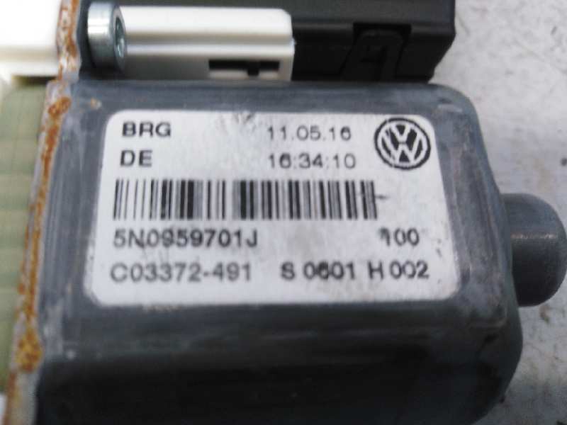 VOLKSWAGEN Tiguan 1 generation (2007-2017) Moteur de lève-vitre de porte avant gauche 0130822467,C64307100,E1-B6-2-1 18577457