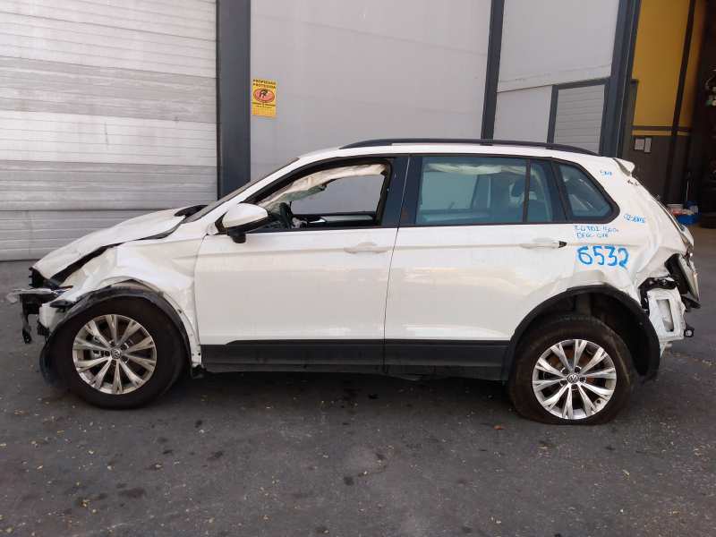 VOLKSWAGEN Tiguan 1 generation (2007-2017) Lève-vitre de porte arrière gauche 5Q0959811E,5NA839461C,E1-B6-30-1 18498892