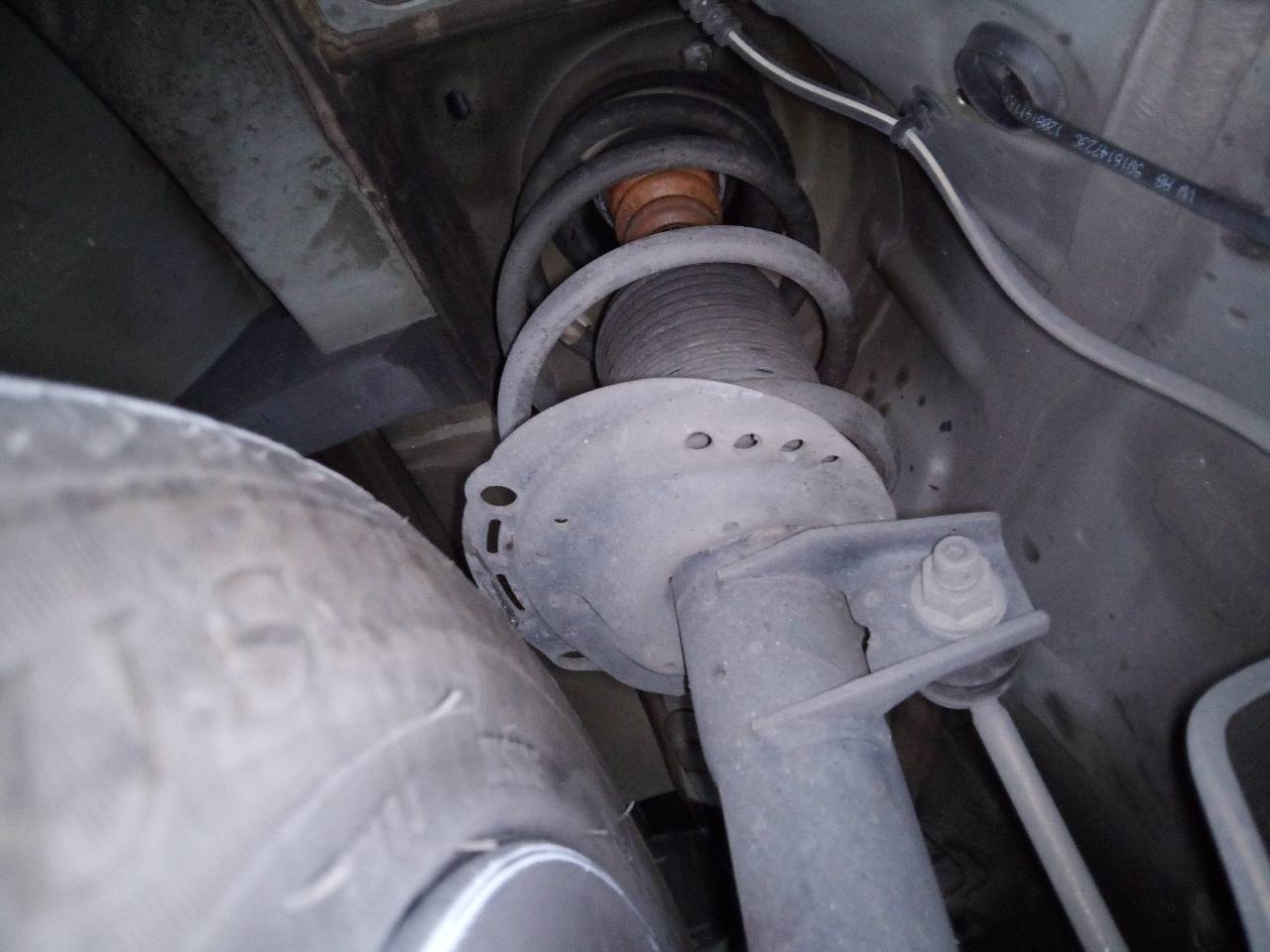 VOLKSWAGEN Passat B8 (2014-2023) Амортизатор передний левый 18748514
