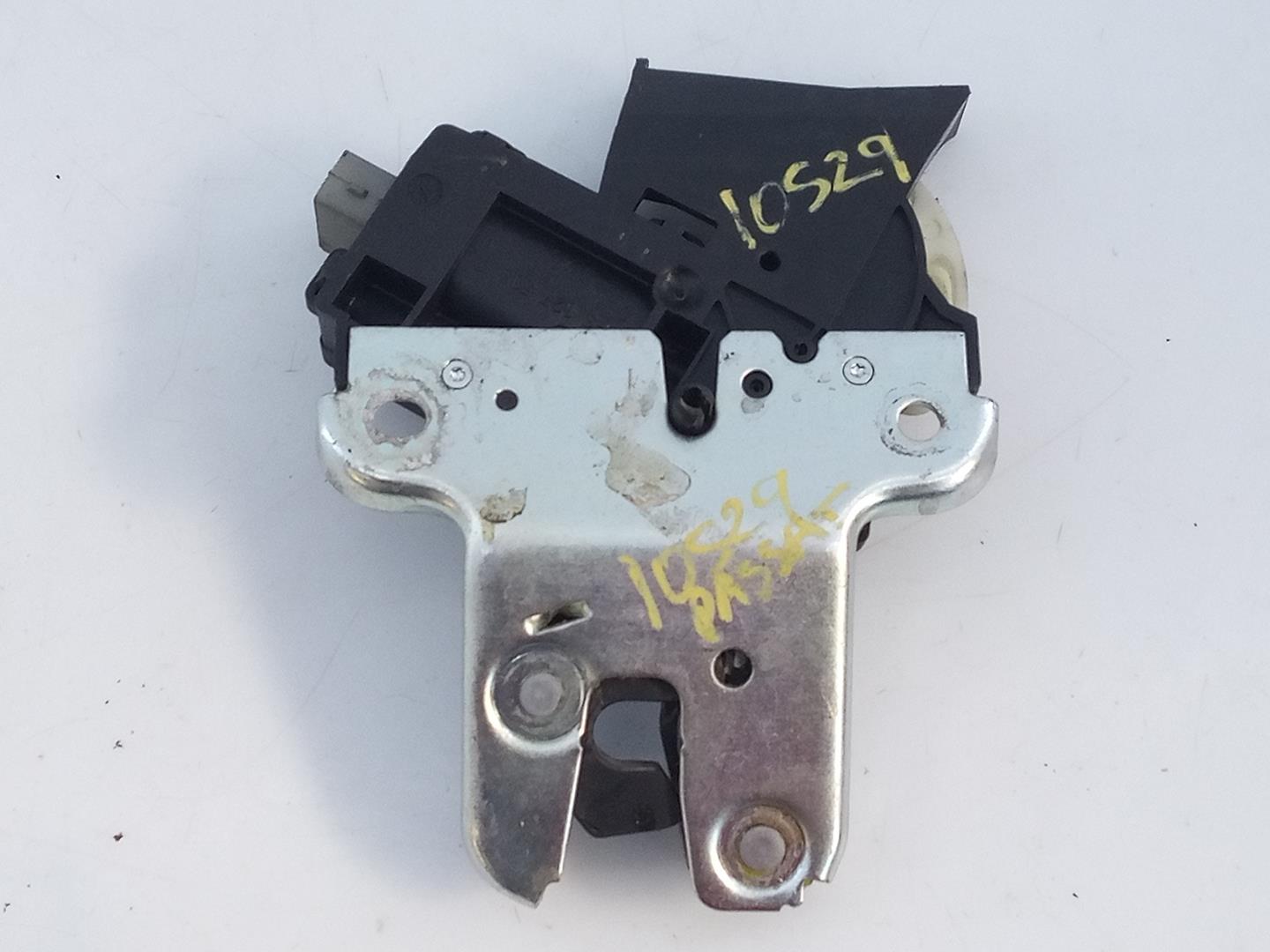 VOLKSWAGEN Passat B7 (2010-2015) Tailgate Boot Lock 4F5827505, E1-B6-56-3 20958625