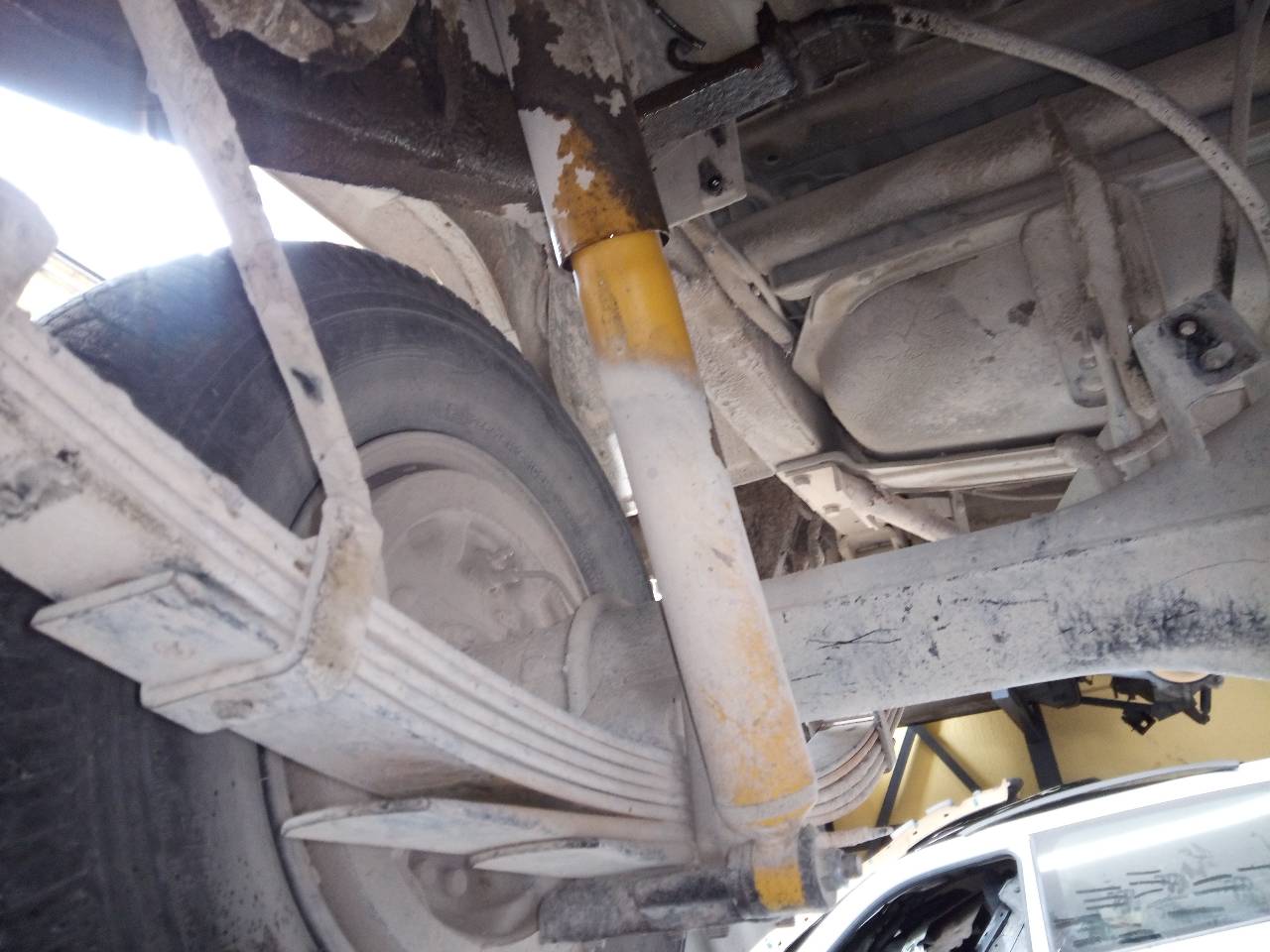 NISSAN Boxer Aizmugurējais labais amortizators 21823994