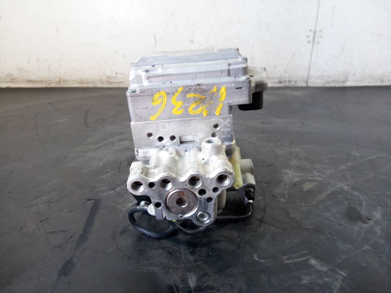 TOYOTA RAV4 4 generation (XA40) (2012-2018) ABS pumpe 4227047030, 281003700, P3-B9-14-3 21825491