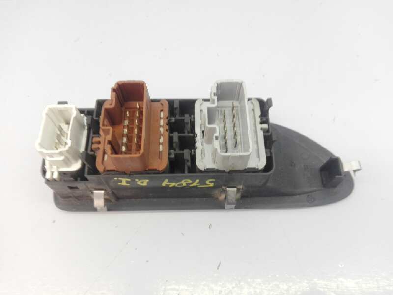 RENAULT Laguna 2 generation (2001-2007) Front Left Door Window Switch 8200315042, E2-A1-33-5 18408063