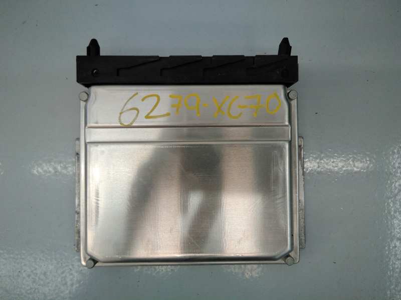 VOLVO XC70 2 generation (2000-2007) Engine Control Unit ECU 0261207712, 1039S00000, E3-B5-45-2 18485303