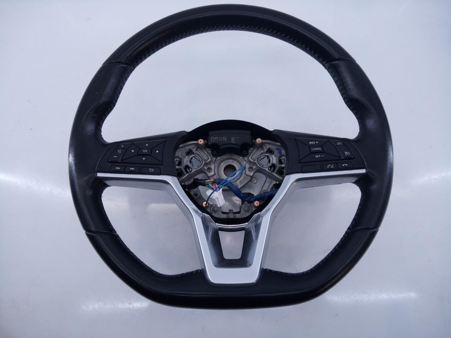 NISSAN Qashqai 2 generation (2013-2023) Steering Wheel E2-A4-8-1 21797744