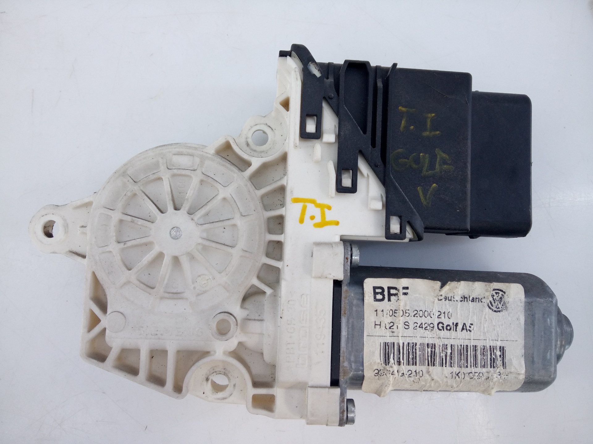 VOLKSWAGEN Golf 5 generation (2003-2009) Rear Left Door Window Control Motor 1K0959703, E1-B6-52-1 21828103