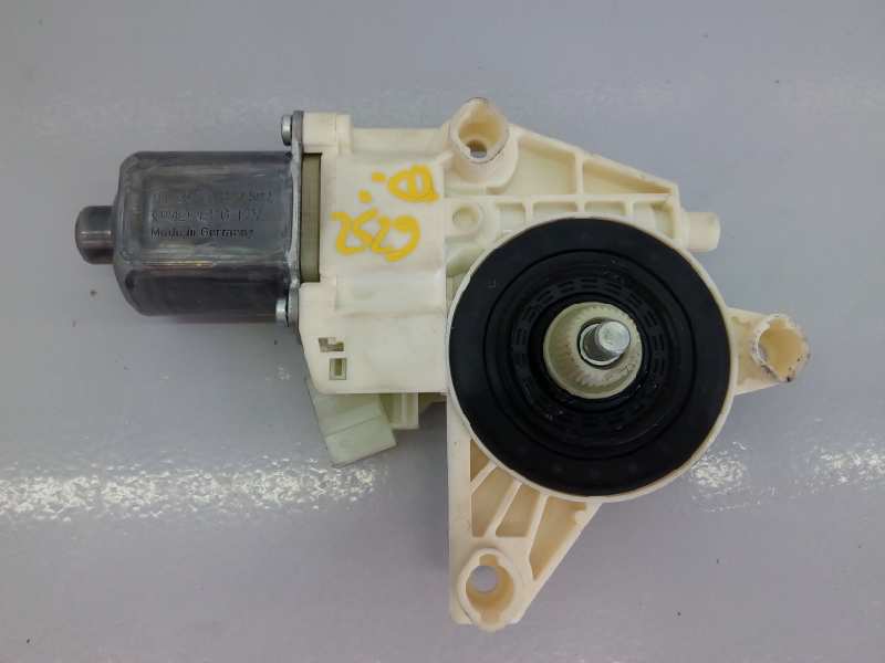 MERCEDES-BENZ C-Class W204/S204/C204 (2004-2015) Rear Right Door Window Control Motor A2048200242,E1-A2-32-1 18479506