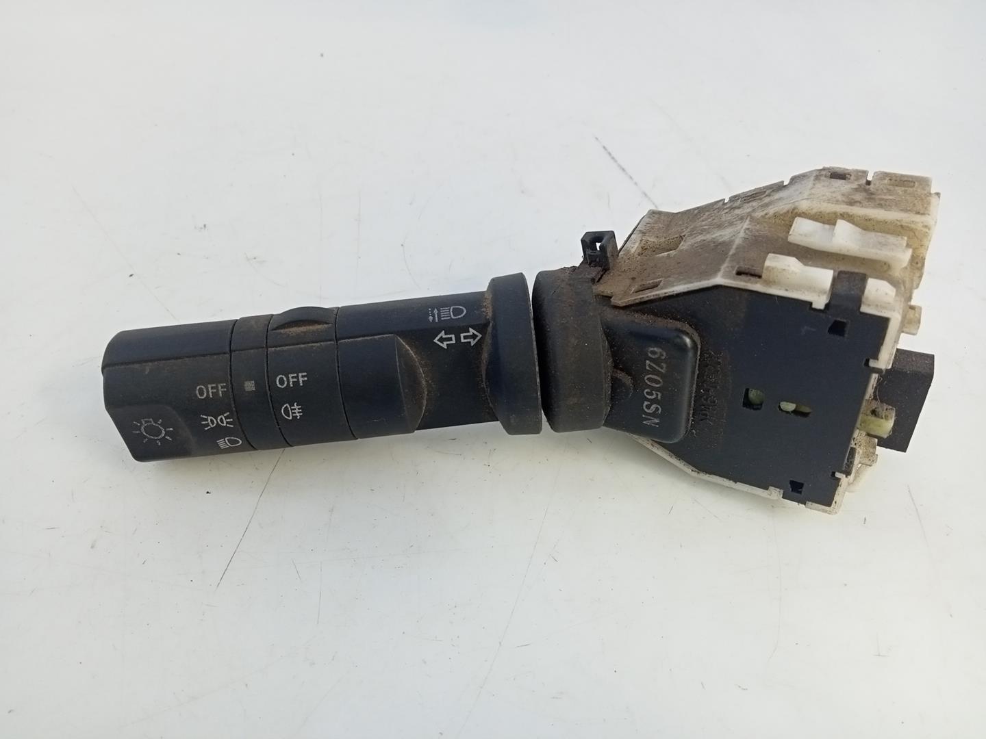 NISSAN Pathfinder R51 (2004-2014) Turn switch knob 25540ZM02E, E3-B4-22-2 18685059